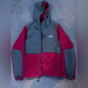 North face Denali jacket with hood- size small color: pink